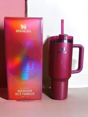 Stanley Raspberry Magenta Quencher Tumbler with Handle and Straw